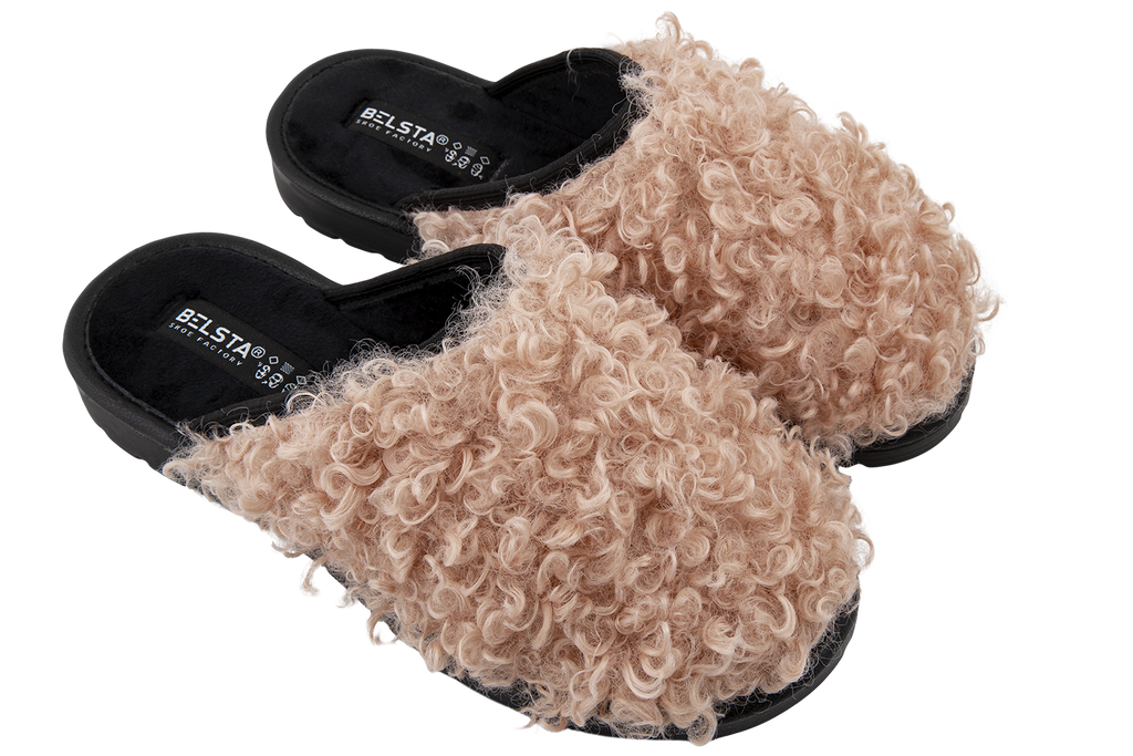 Women's closed-toe slippers made of beige eco-shearling