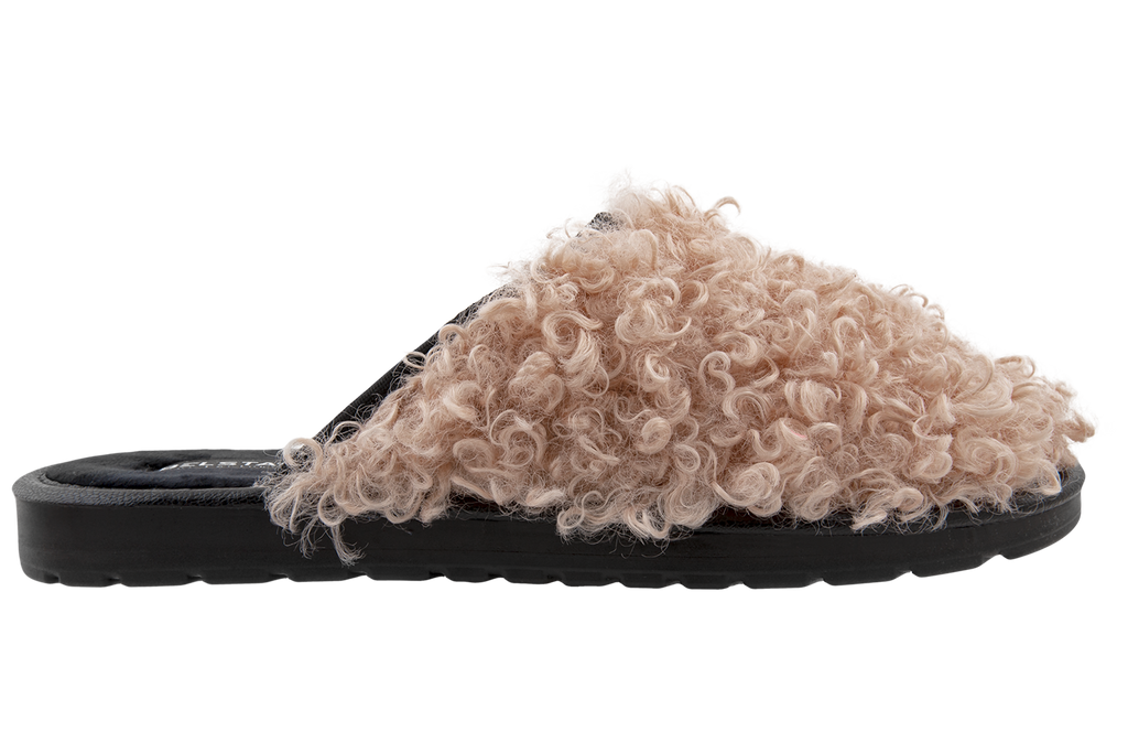 Women's closed-toe slippers made of beige eco-shearling