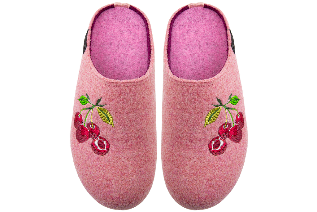 Women's closed slippers made of Italian felt with lavender embroidery