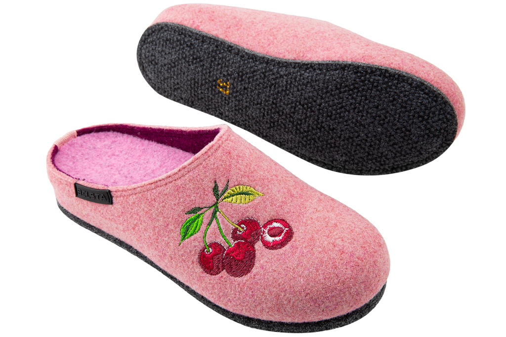 Women's closed slippers made of Italian felt with lavender embroidery