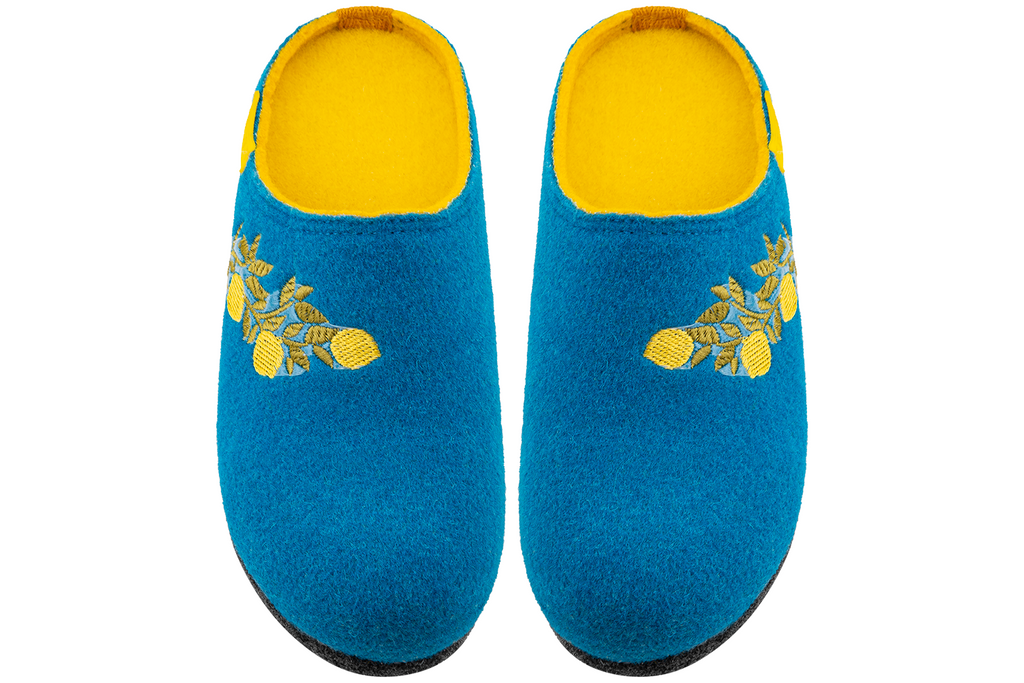 Women's closed slippers made of Italian felt with lavender embroidery