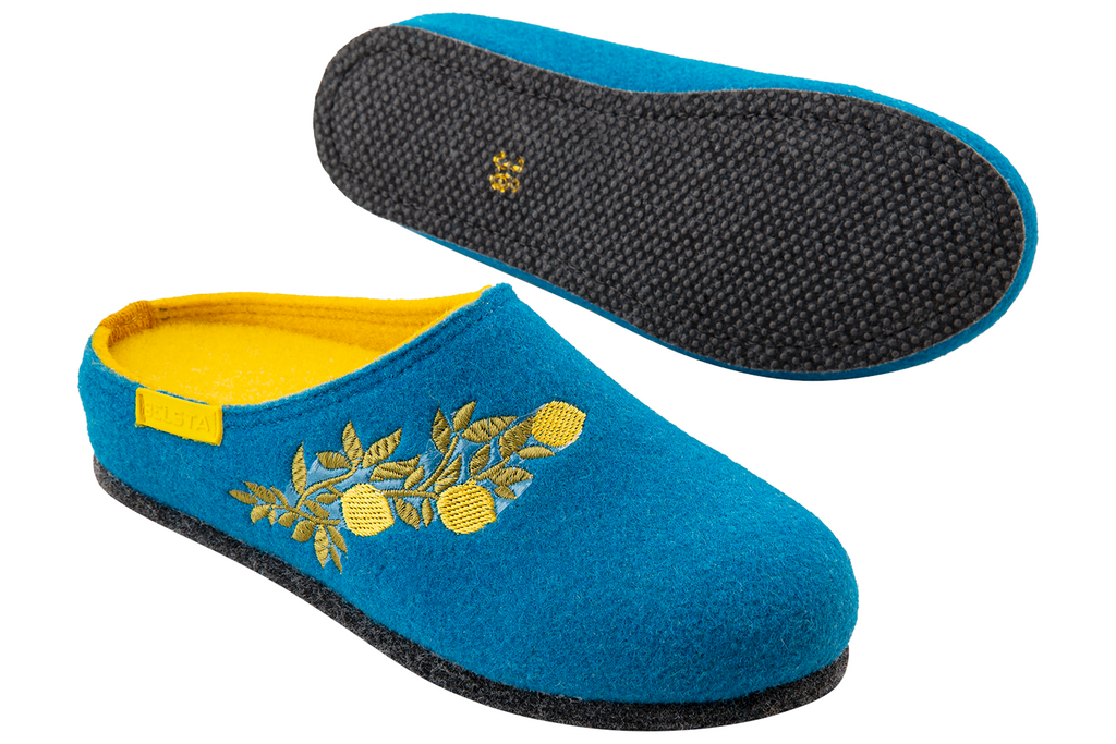 Women's closed slippers made of Italian felt with lavender embroidery