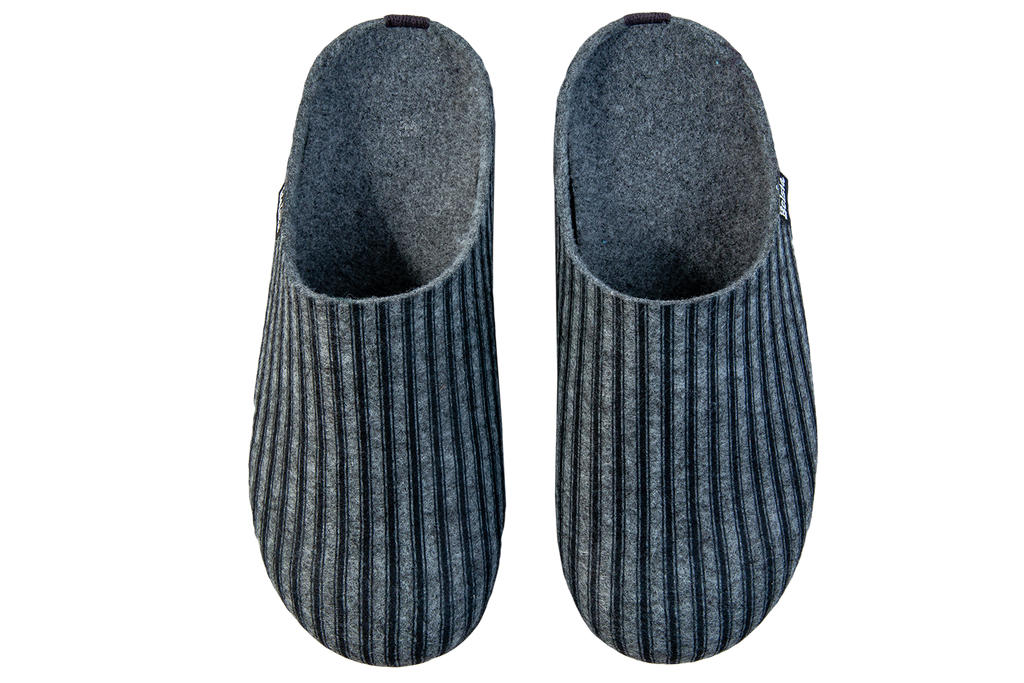 Men's closed slippers made of Italian felt with a print