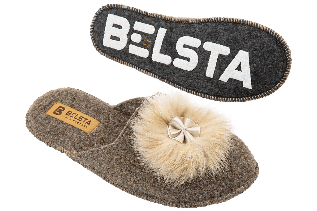 Indoor closed women's slippers made of Italian felt, decorated with fur